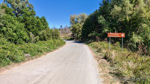 Отбивката за Парорийския манастир, малко преди село Воден