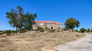 Красивата сграда на църквата в село Воден