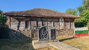 Старата къща-музей на известния борец Маринчо Бимбелов от село Факия