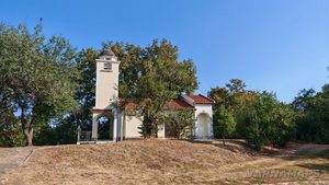 Масивната църква в местност Петрова нива